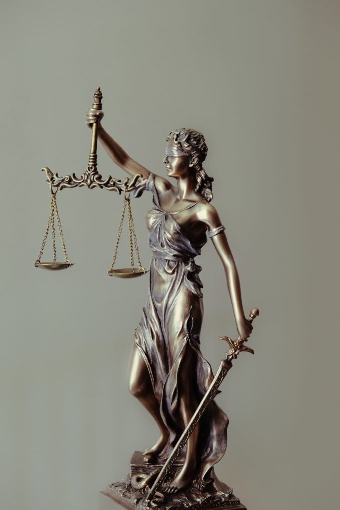 justice, obligations légales